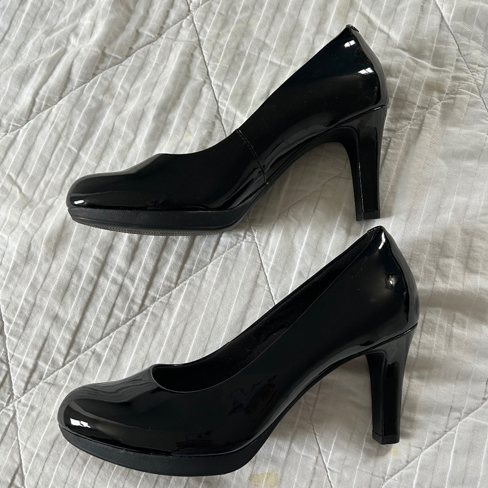 Clark’s ultimate comfort collection black patent leather heels